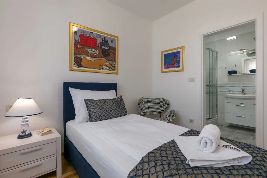 4-Bedroom Villa in Milna for up to 8 Guests