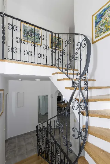 4-Bedroom Villa in Milna for up to 8 Guests