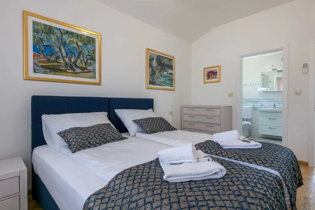 4-Bedroom Villa in Milna for up to 8 Guests