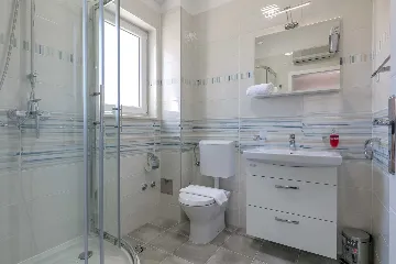 4-Bedroom Villa in Milna for up to 8 Guests