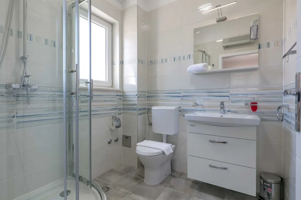 4-Bedroom Villa in Milna for up to 8 Guests