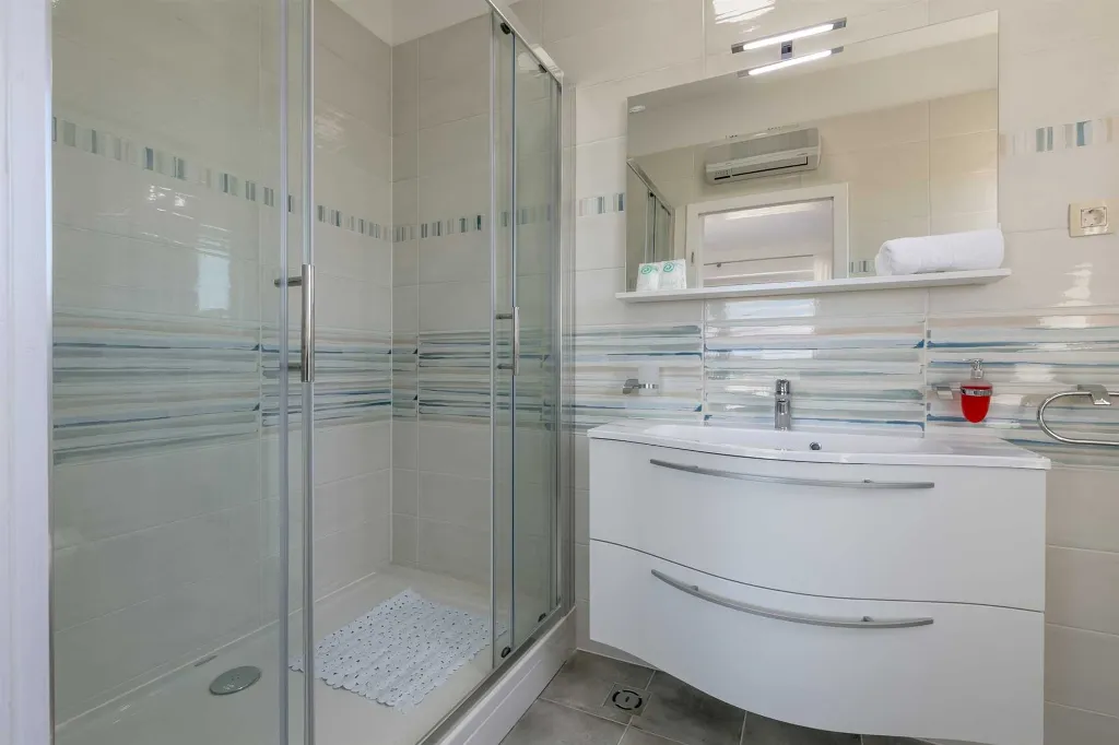 4-Bedroom Villa in Milna for up to 8 Guests