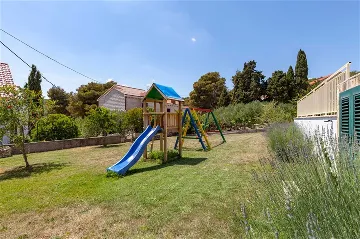 4-Bedroom Villa in Sumartin with Private Pool