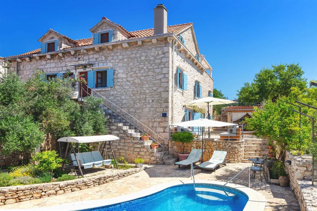 3-Bedroom Villa in Milna for 7 with Private Pool