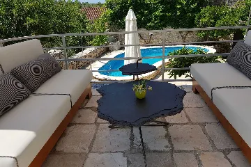 3-Bedroom Villa in Milna for 7 with Private Pool