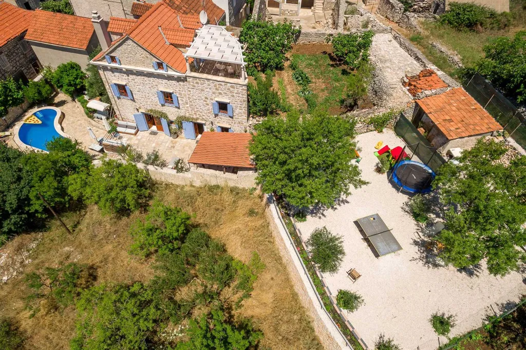 3-Bedroom Villa in Milna for 7 with Private Pool