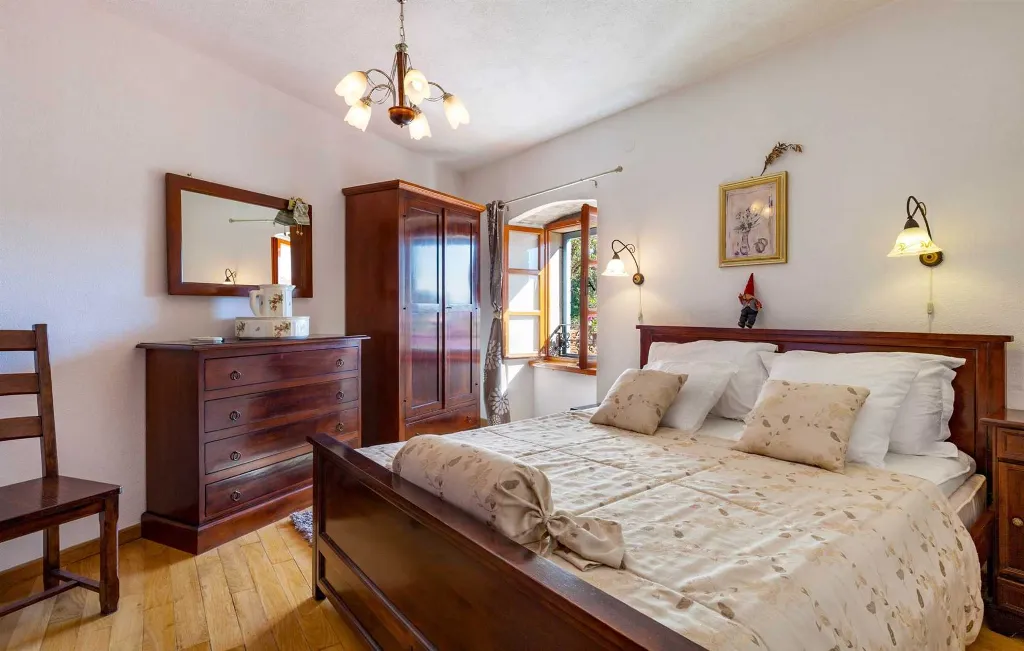 3-Bedroom Villa in Milna for 7 with Private Pool