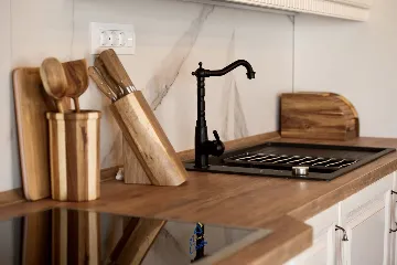 Milna 4-Bedroom Villa for up to 10 with Heated Pool