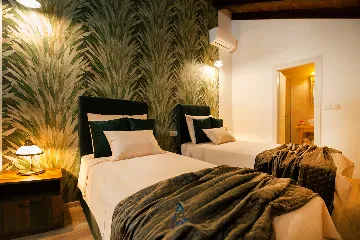 Milna 4-Bedroom Villa for up to 10 with Heated Pool