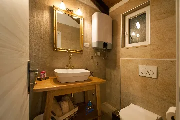 Milna 4-Bedroom Villa for up to 10 with Heated Pool