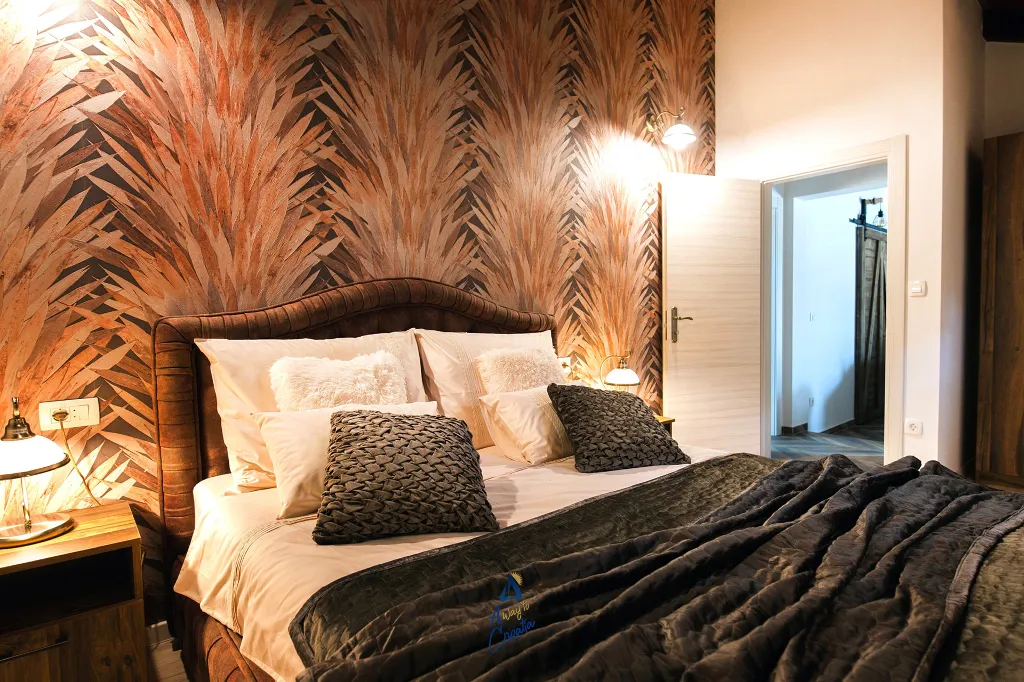 Milna 4-Bedroom Villa for up to 10 with Heated Pool