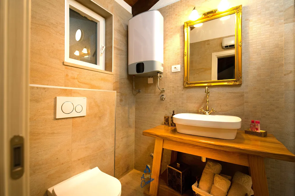 Milna 4-Bedroom Villa for up to 10 with Heated Pool