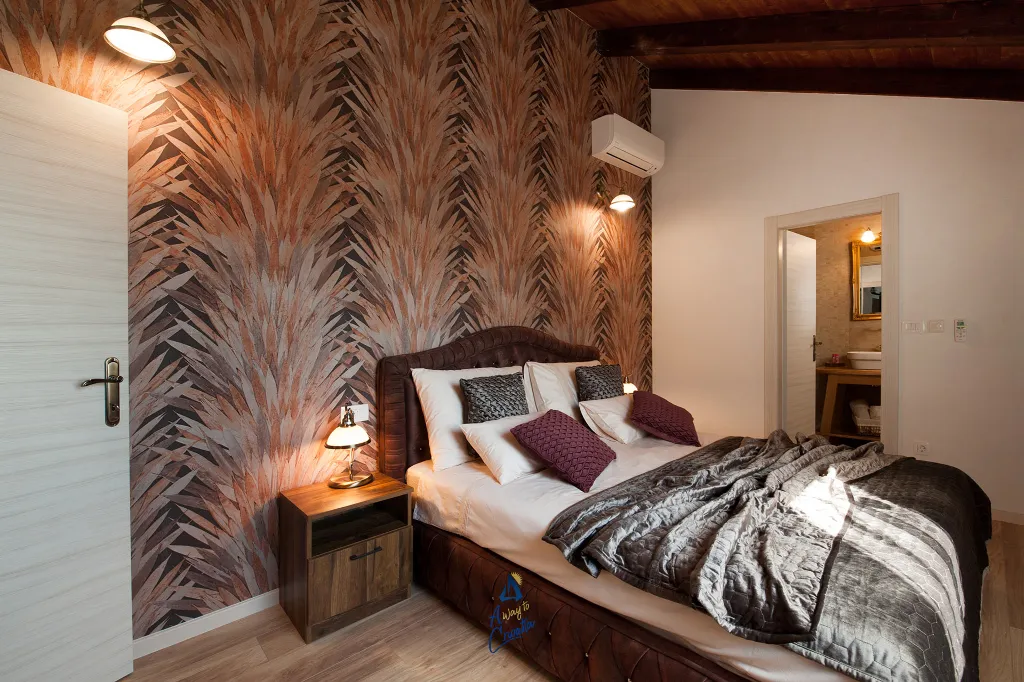 Milna 4-Bedroom Villa for up to 10 with Heated Pool