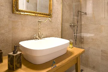 Milna 4-Bedroom Villa for up to 10 with Heated Pool