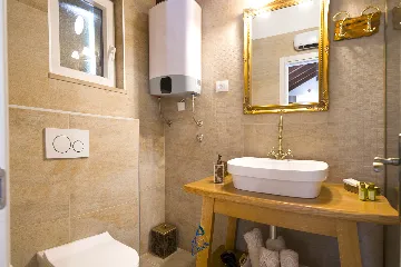 Milna 4-Bedroom Villa for up to 10 with Heated Pool