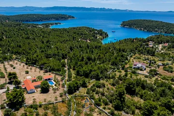 Milna 4-Bedroom Villa for up to 10 with Heated Pool