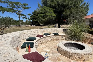 Milna 4-Bedroom Villa for up to 10 with Heated Pool