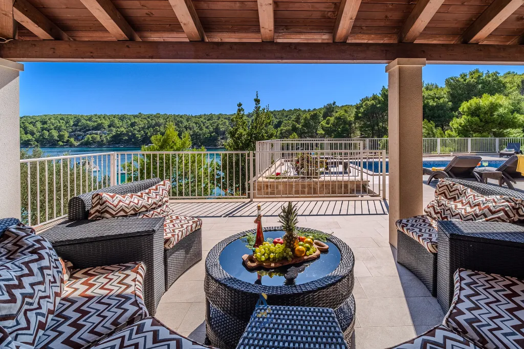 Seafront Villa with Heated Pool in Milna (Sleeps 10)