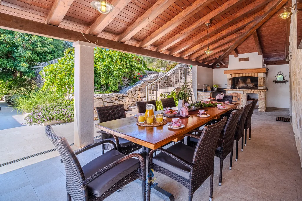 Seafront Villa with Heated Pool in Milna (Sleeps 10)