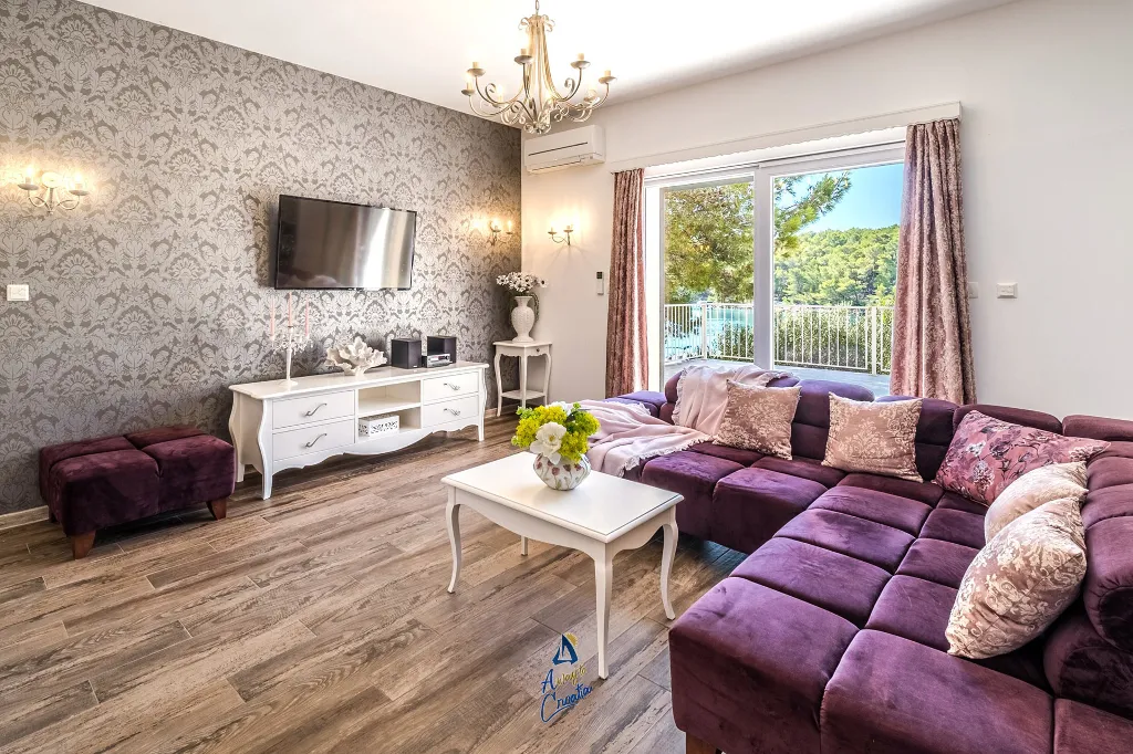 Seafront Villa with Heated Pool in Milna (Sleeps 10)
