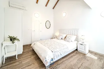 Seafront Villa with Heated Pool in Milna (Sleeps 10)