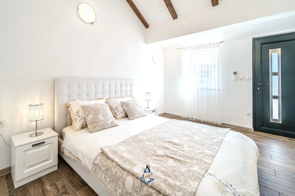Seafront Villa with Heated Pool in Milna (Sleeps 10)