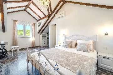 Seafront Villa with Heated Pool in Milna (Sleeps 10)