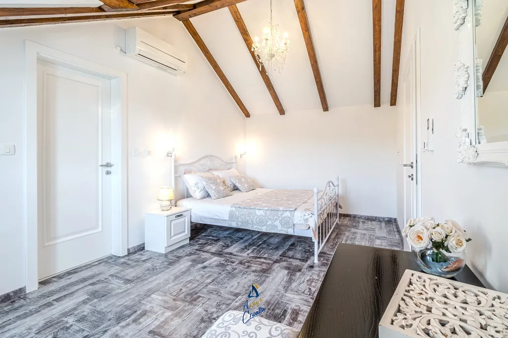 Seafront Villa with Heated Pool in Milna (Sleeps 10)