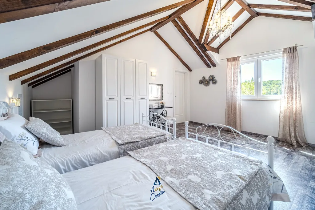Seafront Villa with Heated Pool in Milna (Sleeps 10)