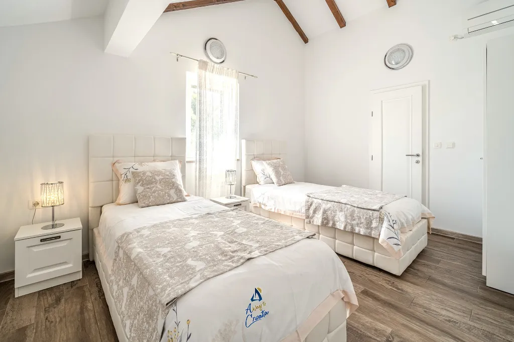 Seafront Villa with Heated Pool in Milna (Sleeps 10)