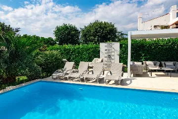 6-Bedroom Villa for 12 in Punat with Heated Pool