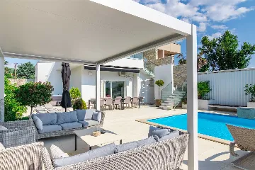 6-Bedroom Villa for 12 in Punat with Heated Pool