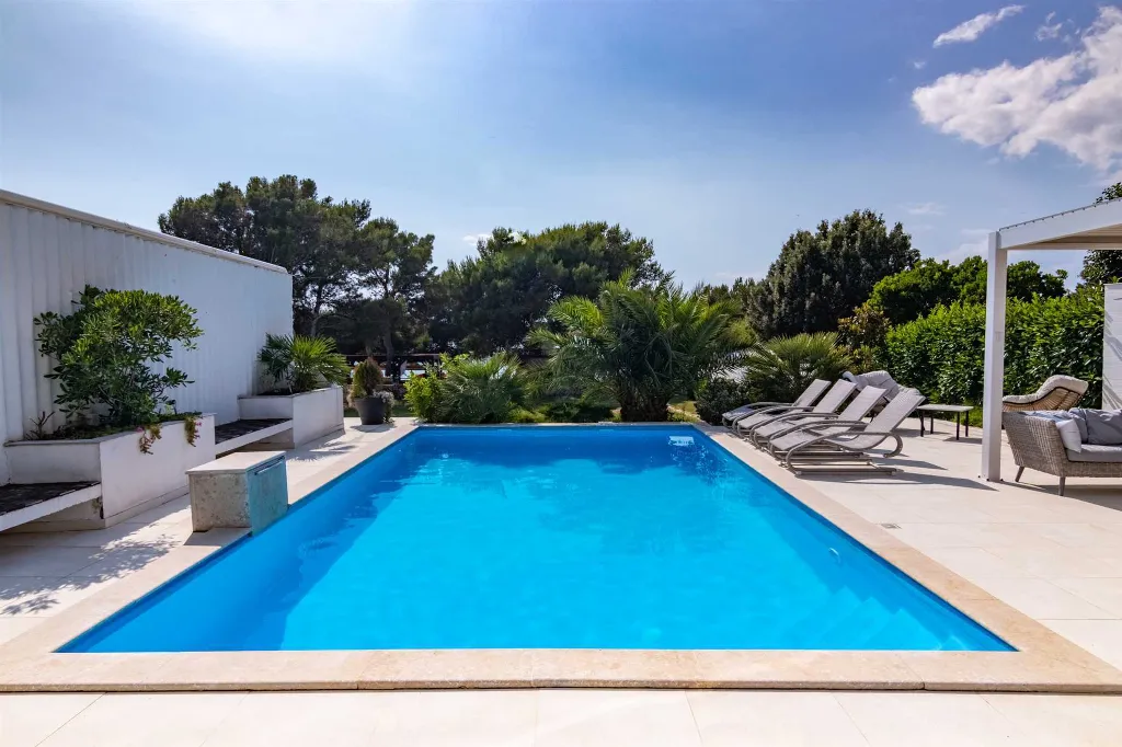 6-Bedroom Villa for 12 in Punat with Heated Pool