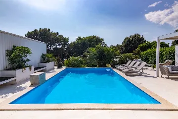 6-Bedroom Villa for 12 in Punat with Heated Pool