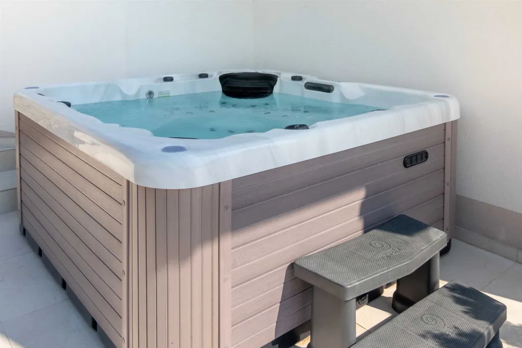 6-Bedroom Villa for 12 in Punat with Heated Pool