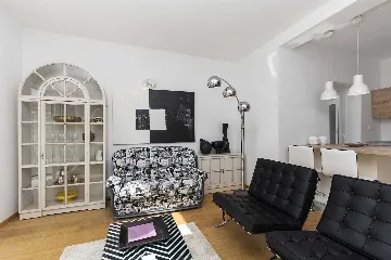 6-Bedroom Villa for 12 in Punat with Heated Pool