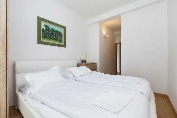 6-Bedroom Villa for 12 in Punat with Heated Pool