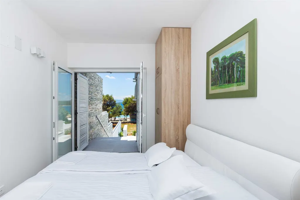 6-Bedroom Villa for 12 in Punat with Heated Pool
