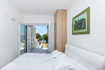 6-Bedroom Villa for 12 in Punat with Heated Pool