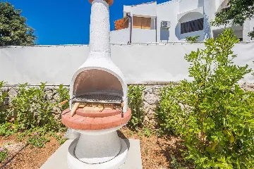 6-Bedroom Villa for 12 in Punat with Heated Pool