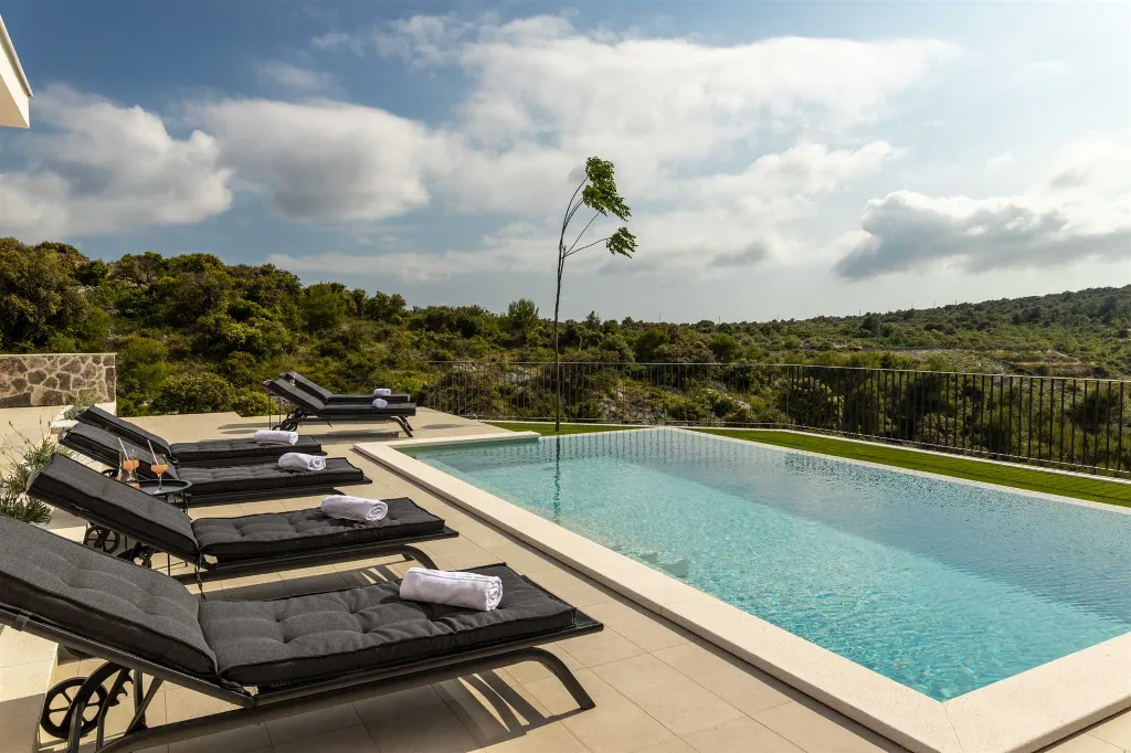 4-Bedroom Villa in Ražanj for Up to 8 Guests