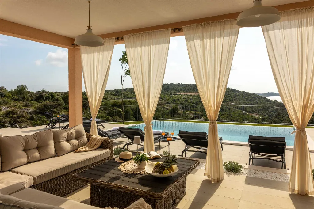 4-Bedroom Villa in Ražanj for Up to 8 Guests