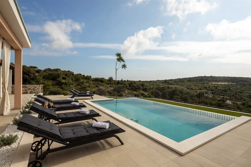 4-Bedroom Villa in Ražanj for Up to 8 Guests