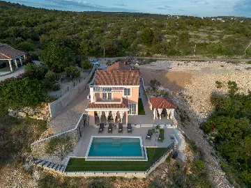 4-Bedroom Villa in Ražanj for Up to 8 Guests