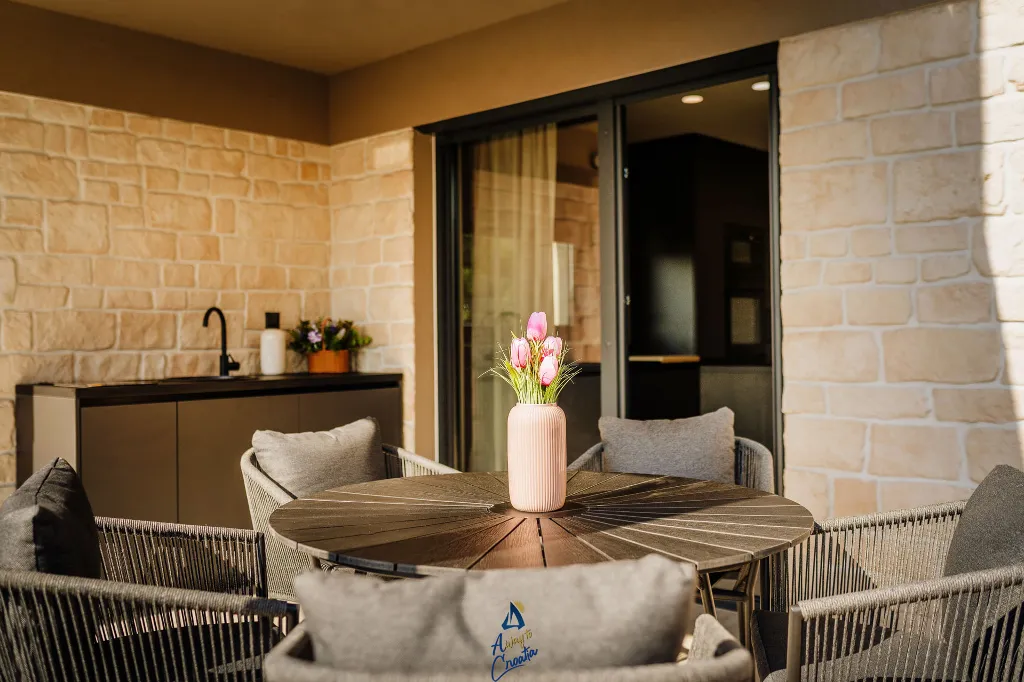 3-Bedroom Villa in Tar for 6 Guests with Pool