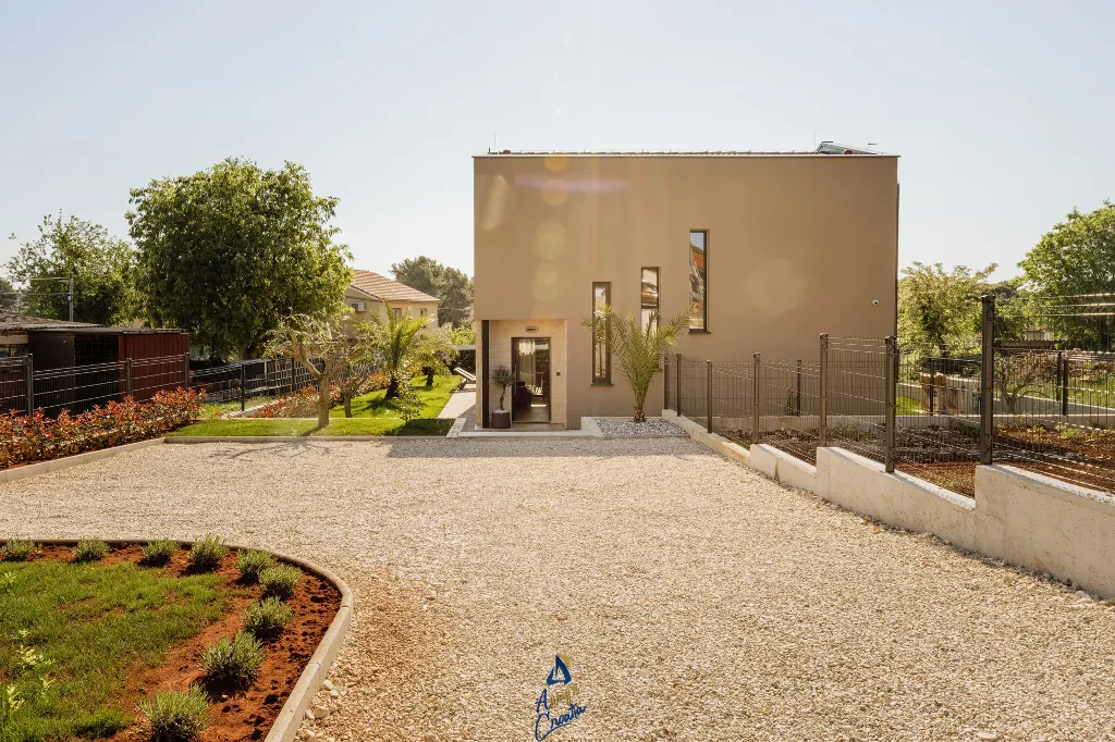 3-Bedroom Villa in Tar for 6 Guests with Pool