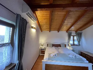 4-Bedroom Villa with Saltwater Pool in Višnjan