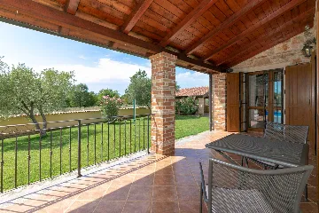4-Bedroom Villa with Saltwater Pool in Višnjan