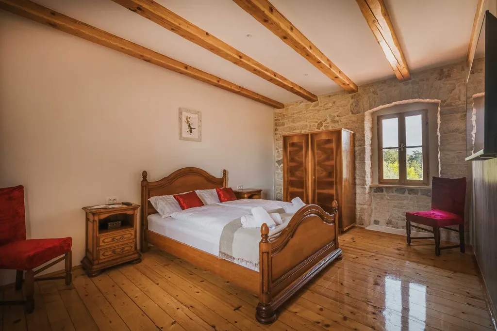 2-Bedroom Villa in Baderna for Up to 4 Guests