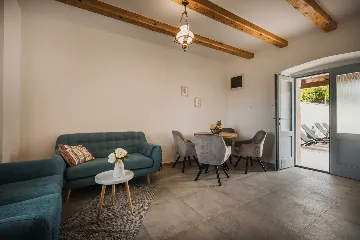 2-Bedroom Villa in Baderna for Up to 4 Guests